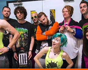 Paramore apresenta merch da MONUMENTOUR em novo vídeo