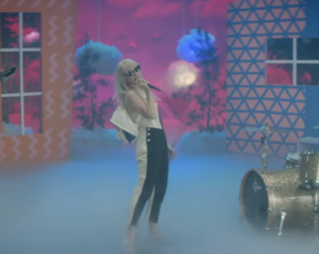 Paramore libera videoclipe de novo single “Hard Times”, carro-chefe do álbum “After Laughter”