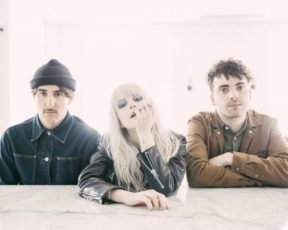 The Line of Best Fit publica review sobre o “After Laughter”