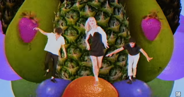 Paramore lança videoclipe para “Caught In The Middle”