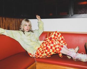 Vogue entrevista Hayley sobre estreia na New York Fashion Week